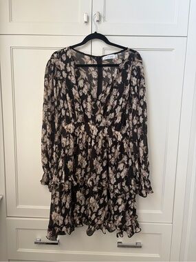 Petal & Pup Black Floral V-Neck Long Sleeve Dress